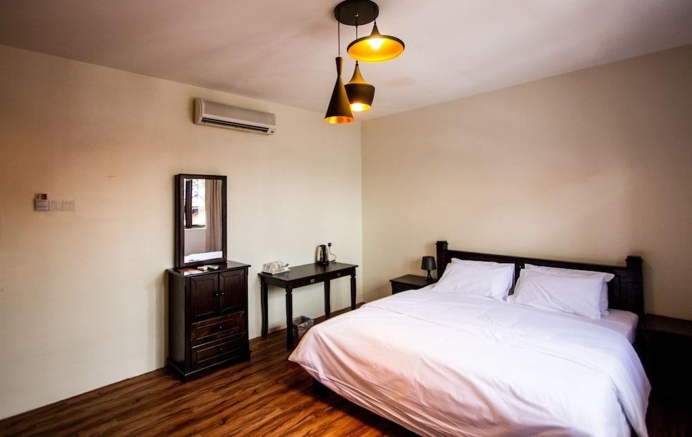 8 Boutique By The Sea Hotel Tanjung Tokong Kültér fotó