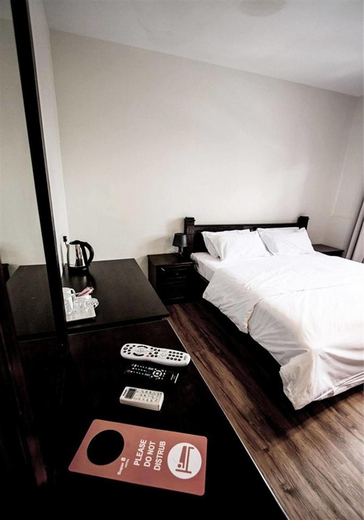 8 Boutique By The Sea Hotel Tanjung Tokong Kültér fotó