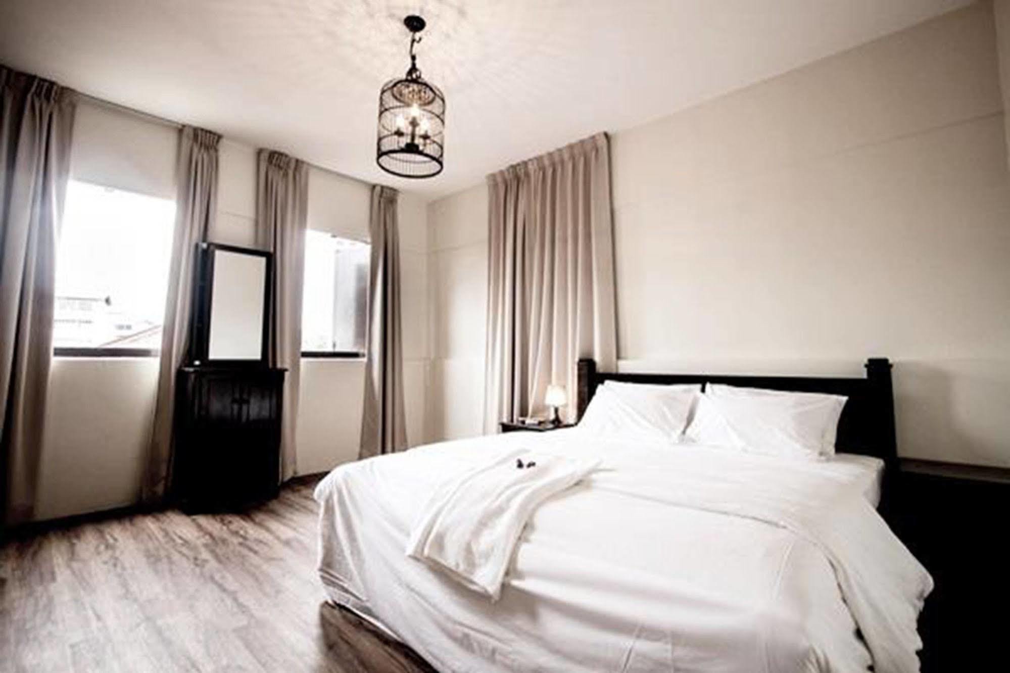 8 Boutique By The Sea Hotel Tanjung Tokong Kültér fotó