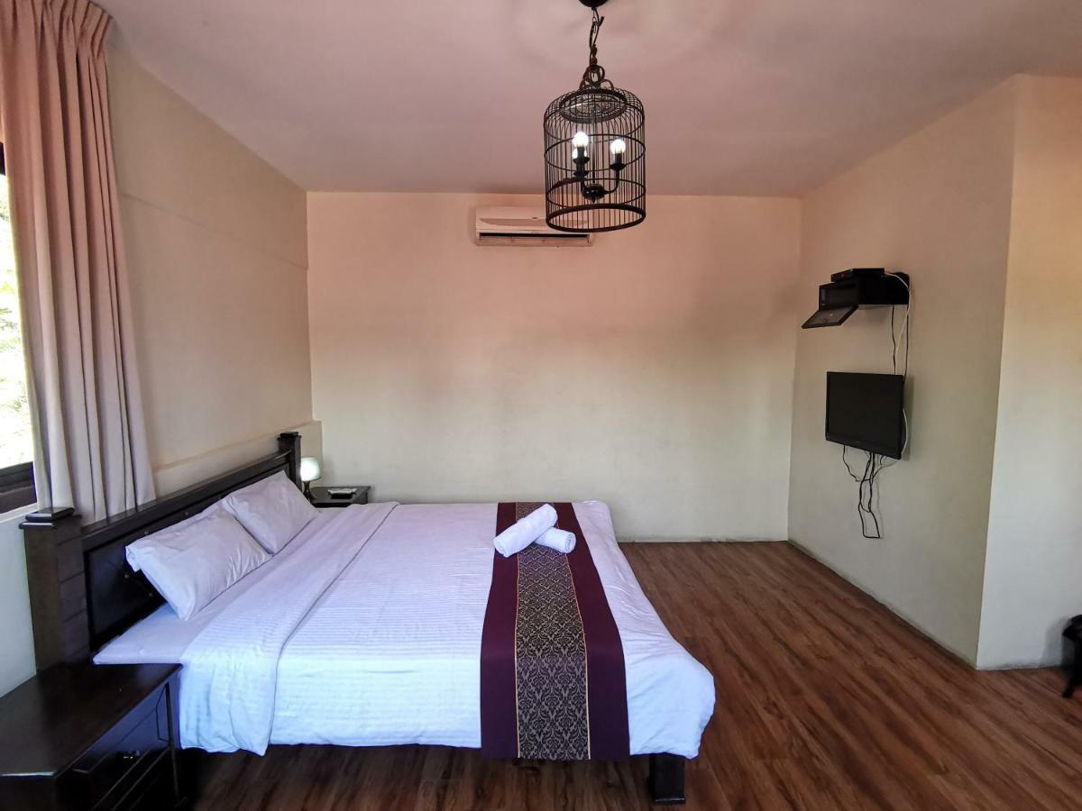 8 Boutique By The Sea Hotel Tanjung Tokong Kültér fotó